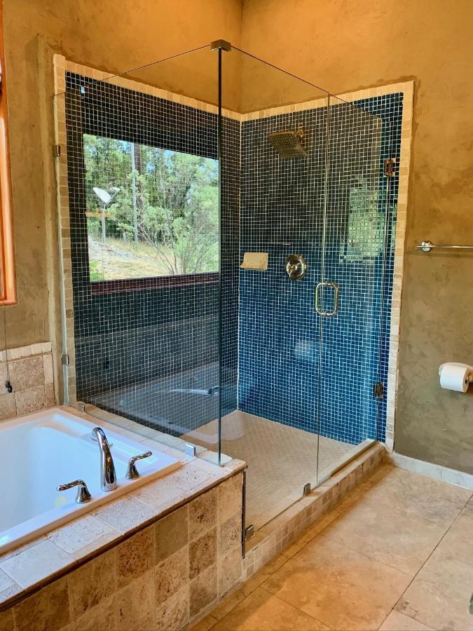 Villa Scenic Hill Country Retreat - Rhino Ranch New Braunfels Esterno foto