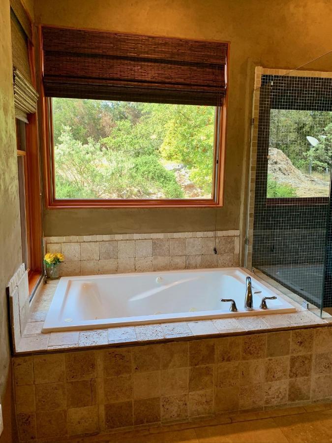 Villa Scenic Hill Country Retreat - Rhino Ranch New Braunfels Esterno foto
