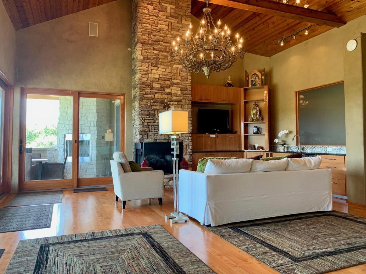 Villa Scenic Hill Country Retreat - Rhino Ranch New Braunfels Esterno foto